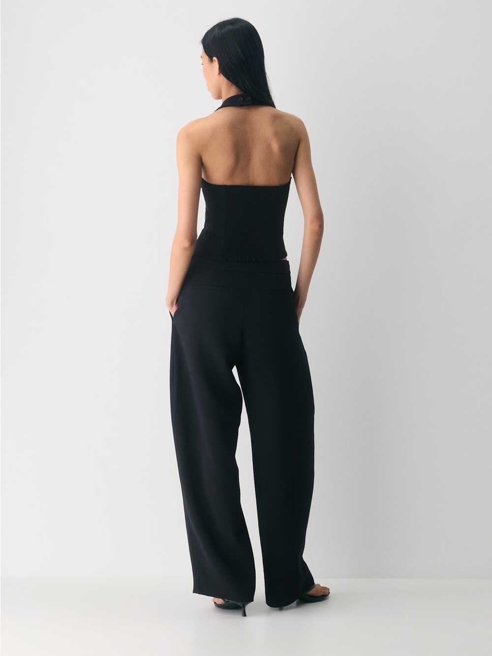 Aritzia Whisper Halter Top - Crepette™ - Picture 2 of 8